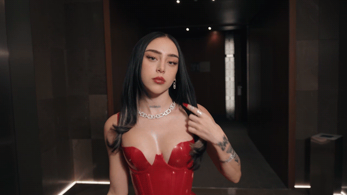 Nicki-Nicolegif